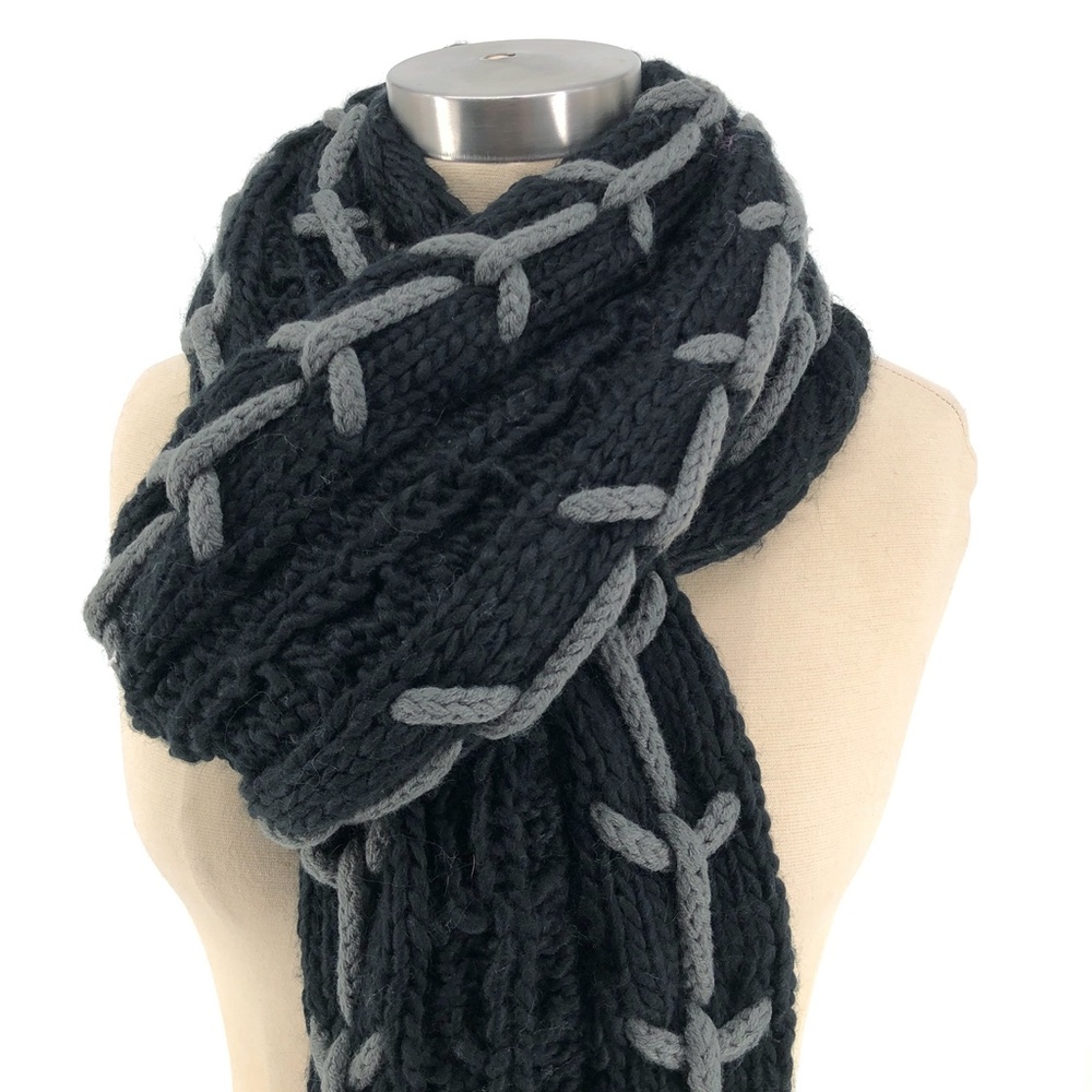 Steve Madden Chunky Chevron Laced Muffler Scarf - Picture 3 of 5